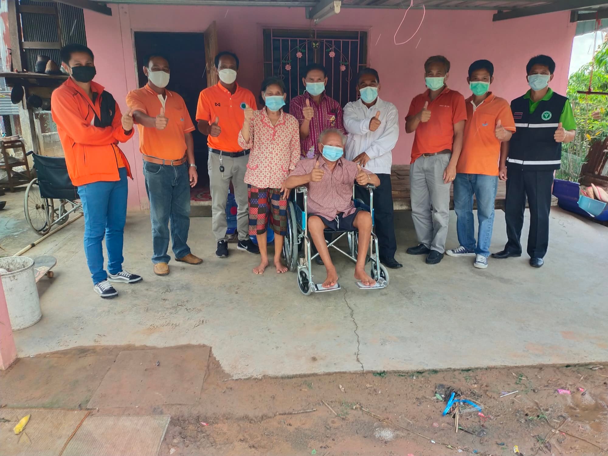 มอบรถเข็น (วีลแชร์) ให้กับผู้พิการในเขตพื้นที่ตำบลสามขา