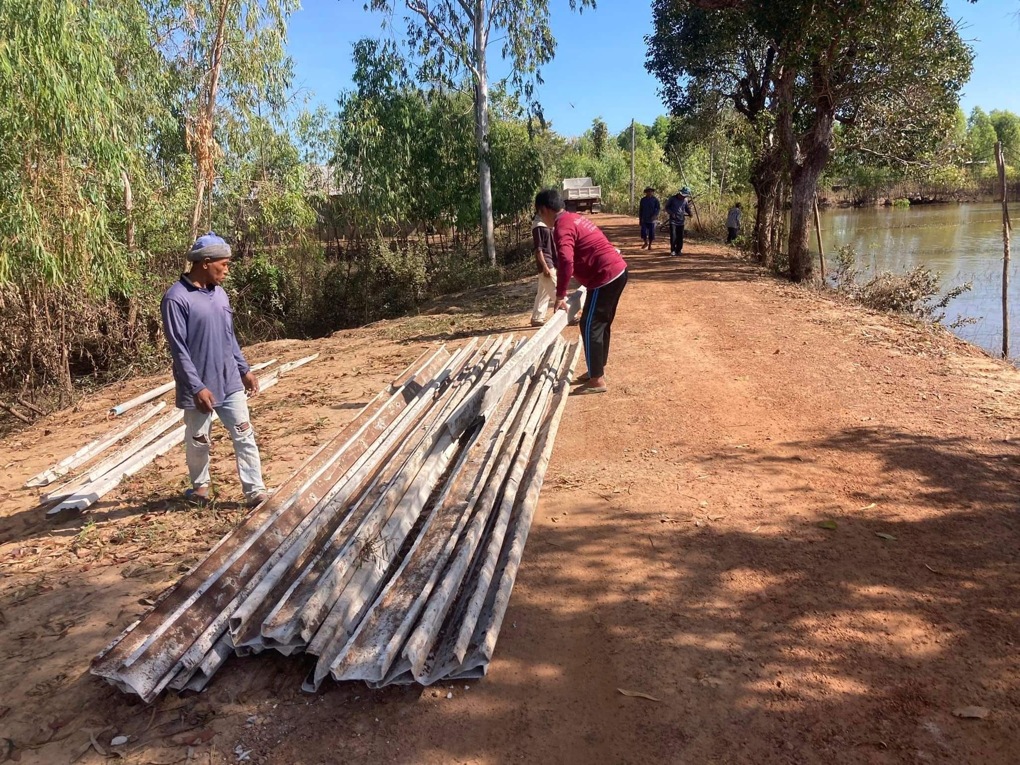 ก่อสร้างถนนคอนกรีตเสริมเหล็ก หมู่ที่6 บ้านเกาะแก้ว ตำบลสามขา อำเภอโพนทราย จังหวัดร้อยเอ็ด