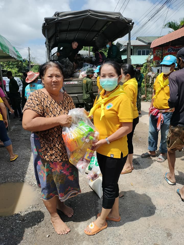 มอบถุงยังชีพบรรเทาความเดือดร้อนให้ผู้ประสบภัยน้ำท่วม หมู่ที่ 1,2,3,4,5,6,7,8